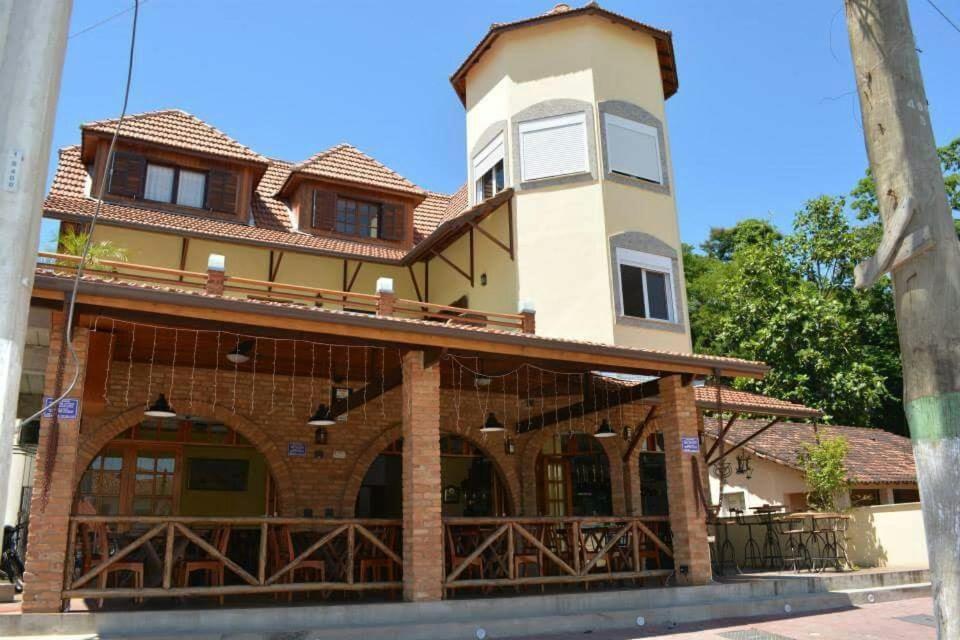 Pousada Castelinho Марика Экстерьер фото
